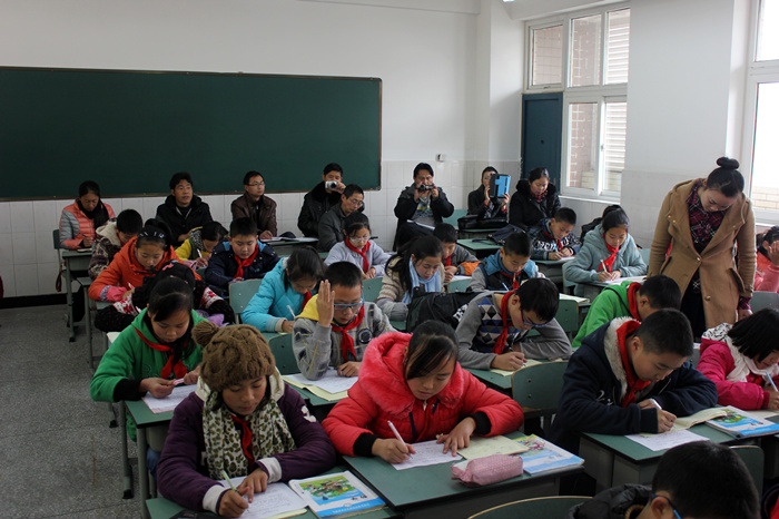 双巴同心 共筑教育梦——巴塘县人民小学到双华小学交流【图】