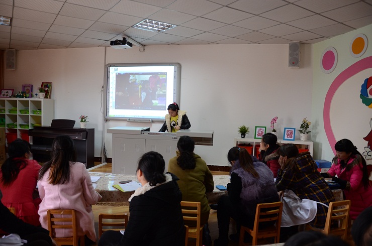 月  日,胜利幼儿园邀请学艳幼儿园的老师到园参加园级二次培训活动