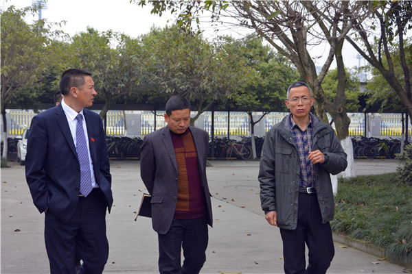 不忘初心不改初衷抒写教育情怀―区政府副区长杨春禧调研东升二中