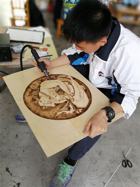 《沐阳》系列烙画作品喜获2018年成都市双流区中小学生艺术节美术比赛