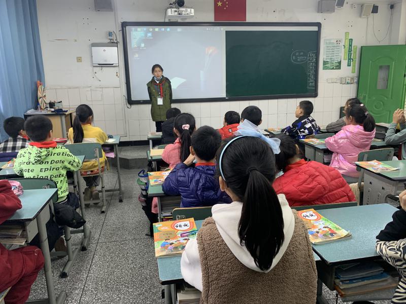 青青竹园喜迎客双巴学子情意浓记巴塘县金弦子小学学生走进双华小学