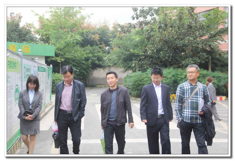 来自崇州市教育局副局长苏红良,树德中学何建明副校长,锦江区教师进修