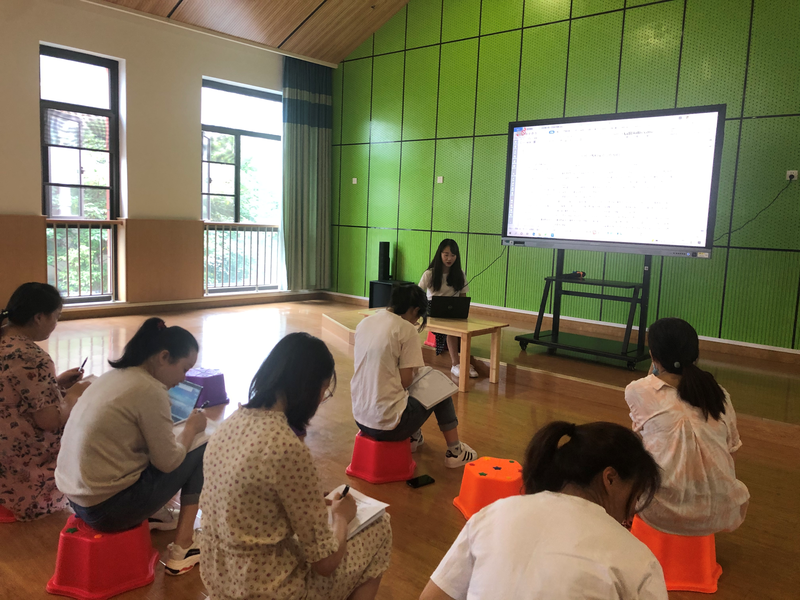 2020年5月22日西航港机场路幼儿园进行了教师,保育老师的培训活动.
