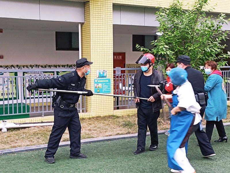 抓实应急演练筑牢安全防线记西航港星月幼儿园反恐防暴演练活动