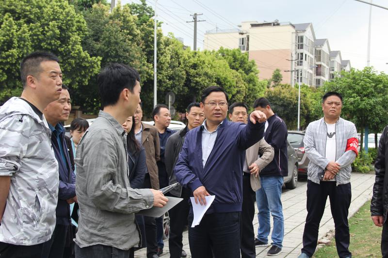 双流区政府副区长刘伟莅临九江小学视察交通安全工作