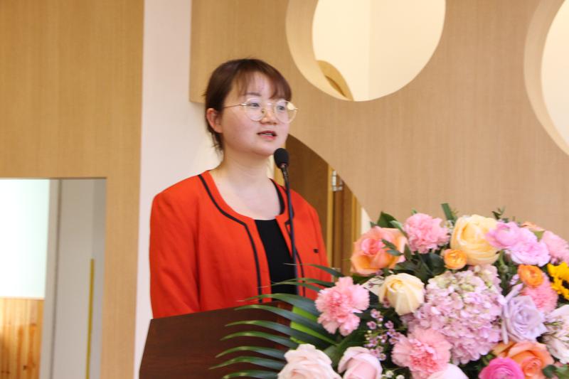 课题组章老师作汇报