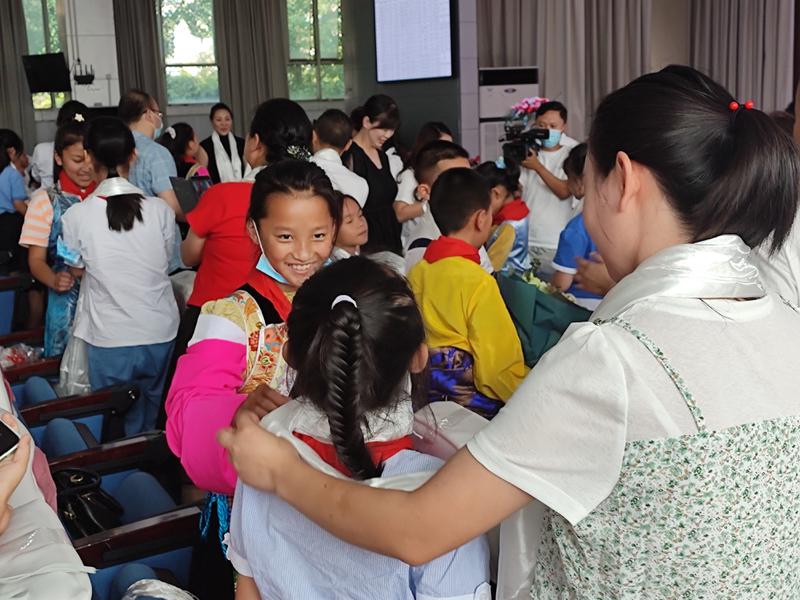 情系双巴 结对交流 记双流区永安小学与巴塘县中咱小学结对交流活动