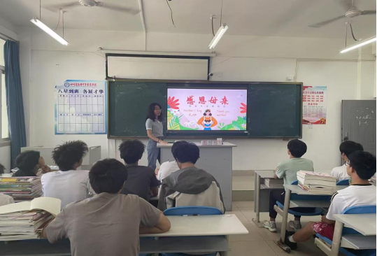 烛光映深情，尺素寄母恩 -- 我校举行母亲节主题活动200