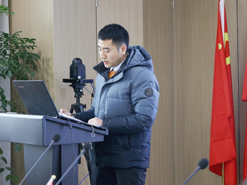 我校夏泽老师代表课题组汇报