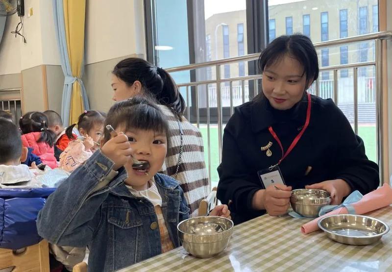 家幼共进晚餐1