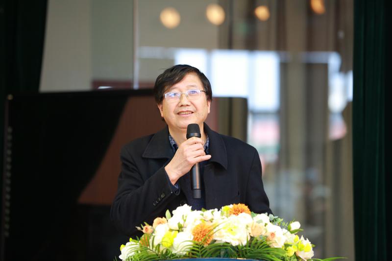 张主编
