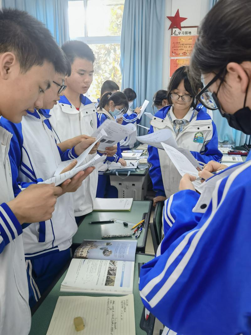 侯世欣课堂学生合作2