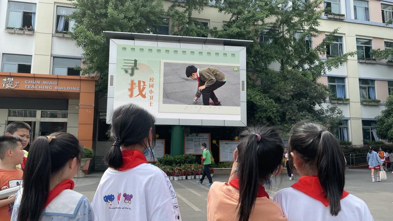 最美弯腰小卫士1
